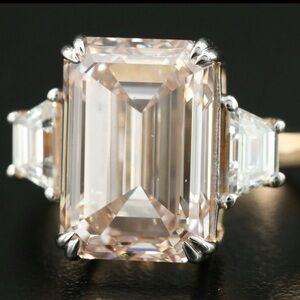 Fancy Pink Diamond ring - 8ct